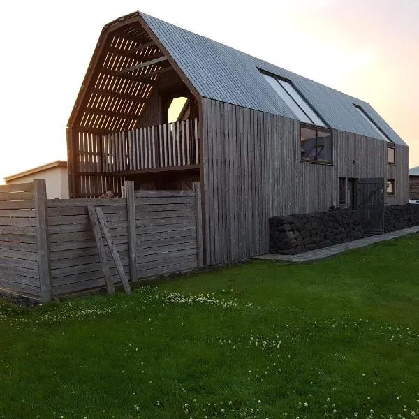 Barn house by the sea, hotel en Gaulverjabær