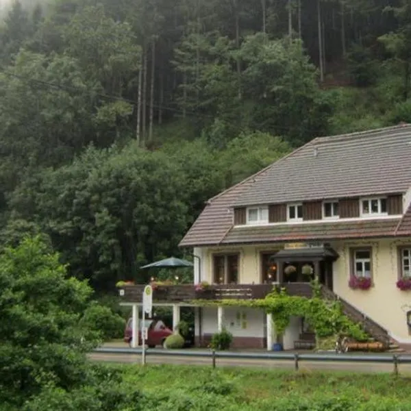 BE ME Black Forest Family Apartment -Zum Letzten G'Stehr, hotell sihtkohas Bad Rippoldsau