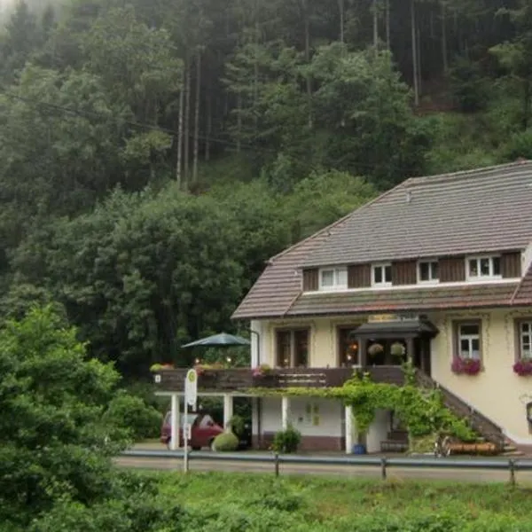 BE ME Black Forest Family Apartment -Zum Letzten G'Stehr, hotelli kohteessa Bad Rippoldsau