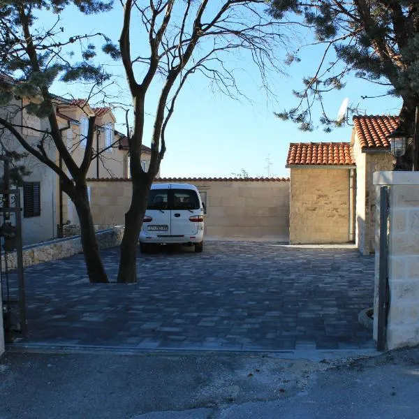 Guest house Ivo, hotel v destinácii Donji Humac