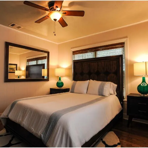 The Coyle Cabin - Close to Downtown, Stadiums, U of H, Med Center, hotel v destinaci Houston