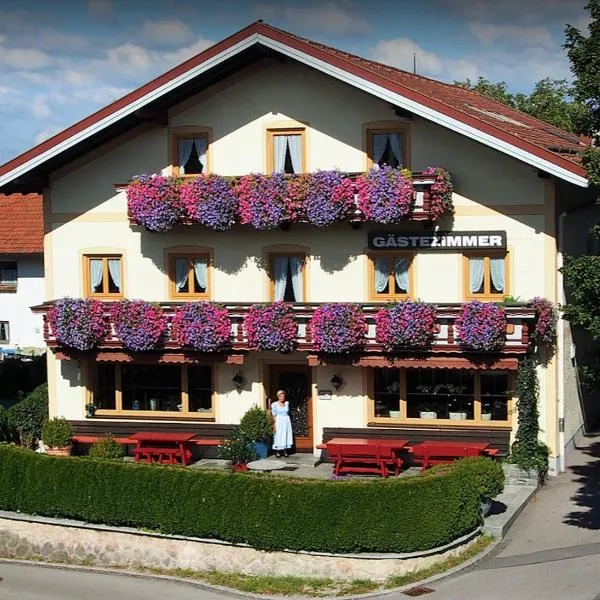 Pension Langerspacher, hotel en Grabenstätt