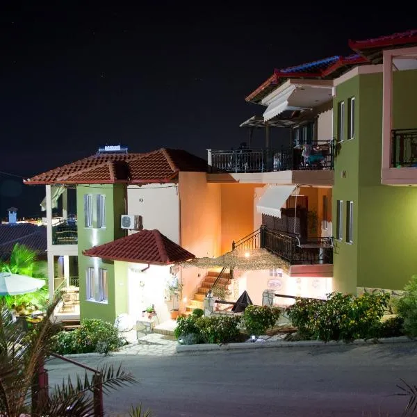 GreenHill Holiday Suites, hotel in Sarti