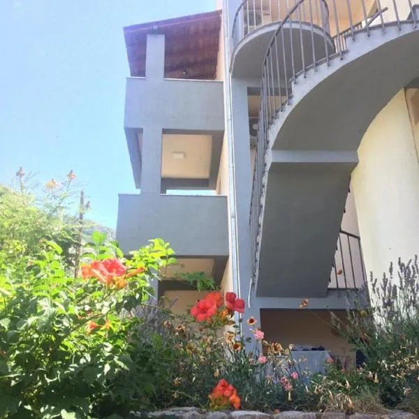 Apartments Djulija, hotel in Sutomore