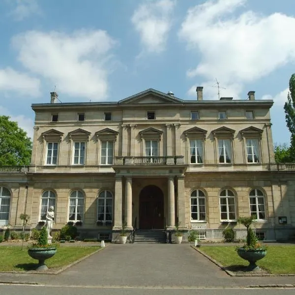 Château De La Motte Fenelon, hotel v destinaci Cambrai