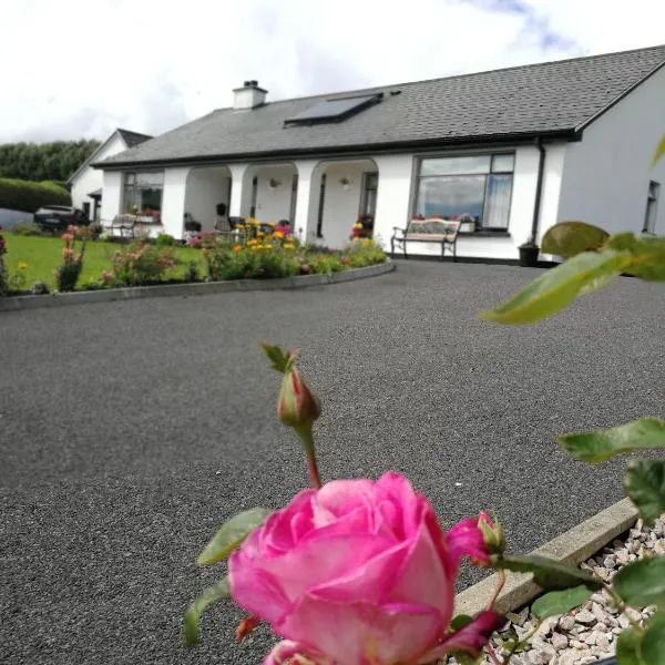 The Three Arches, hotel in Louisburgh