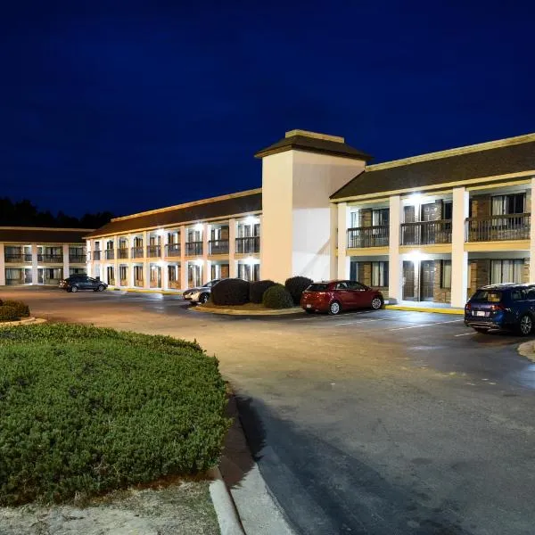 Quality Inn & Suites Fayetteville I-95, hotel en Judson