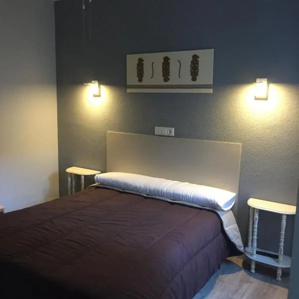 Hostal Rosales, hotel v destinaci Aranda de Duero