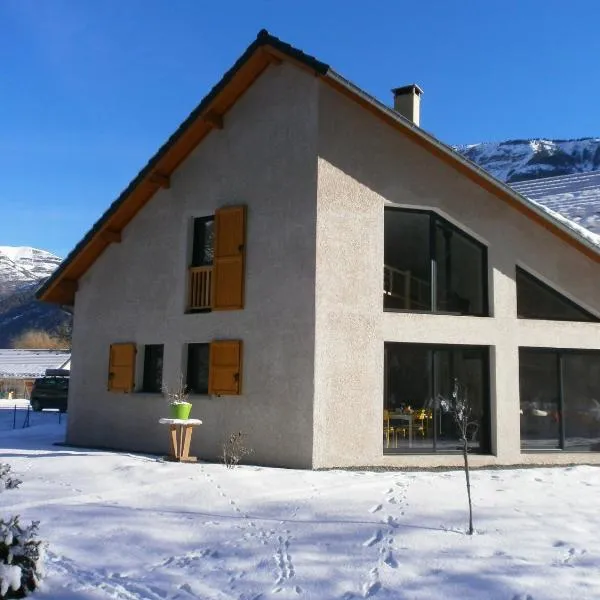 #Lemasdoisans au pied de l'Alpe d'Huez via Bourg d'Oisans le perce neige, hotel v destinaci Le Vert