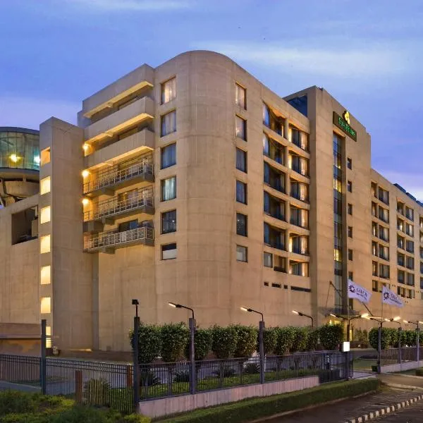 Savoy Suites Manesar, hotel v destinaci Gurgáon