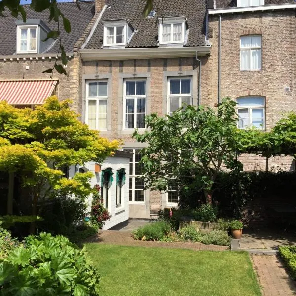 Bed & breakfast in monumental house maastricht centre, hotel in Maastricht