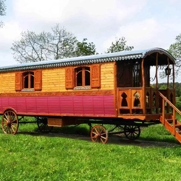 Une roulotte et des chevaux, hotel in Treffléan