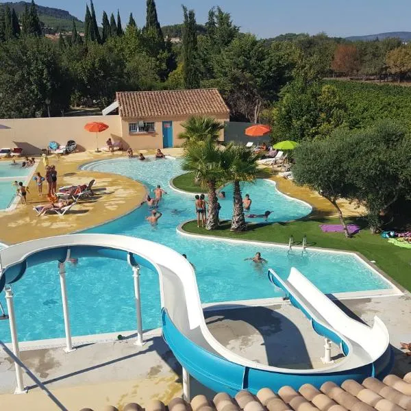 Camping Le Dolium, hôtel à Laudun-l'Ardoise