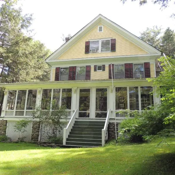 Brookview Manor Inn, hotel a Canadensis