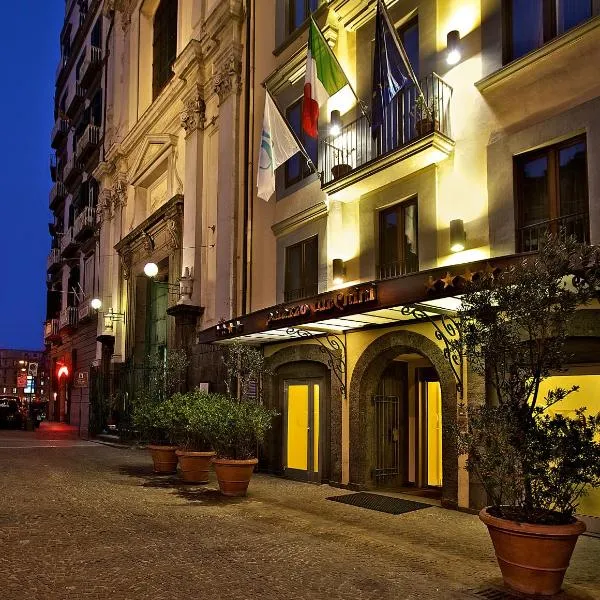 나폴리에 위치한 호텔 팔라쪼 투르키니(Palazzo Turchini)