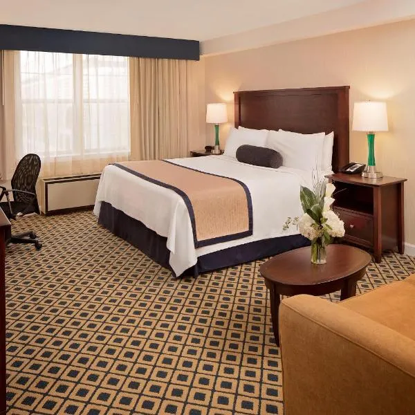 Westford Regency Inn & Conference Center، فندق في Devenscrest