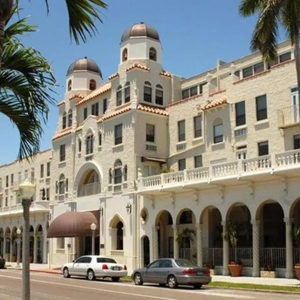 Tropical Elegant Palm Beach 2 Bedroom 2 Bathroom Suite Valet Parking Included, отель в Палм-Бич