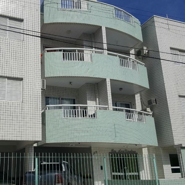 Duas Quadras Mar em Canasvieiras Edificio Ana Carolina com elevador e proximo trapiche