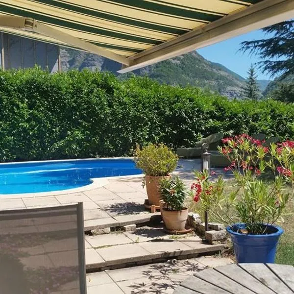 Au Paradis des Grillons, khách sạn ở Espinasses