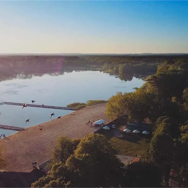 Ośrodek Wypoczynkowy Lido Noclegi، فندق في Antonin