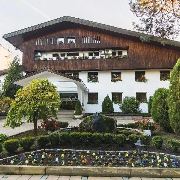 Family hotel Borova Gora, hotel en Zlatitsa