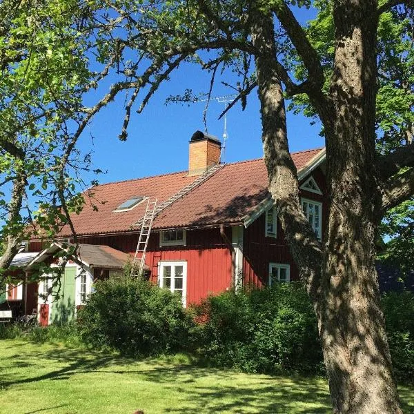 Sättraby villa, hotel in Hallstavik