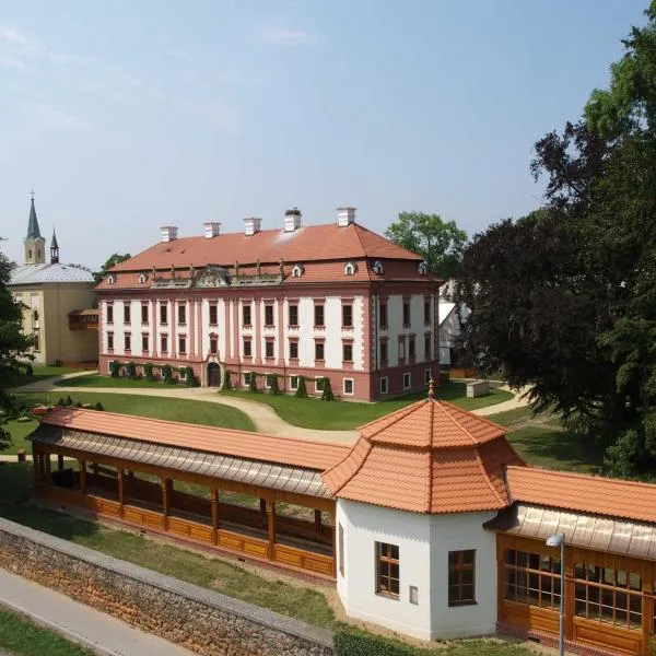 Zámecké ubytování U dobré hraběnky, hotel i Kunín