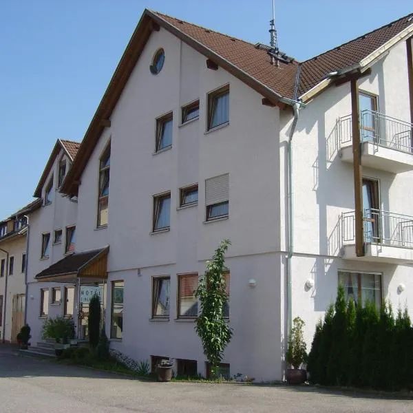 Hotel Dietz, hotel em Kirchen