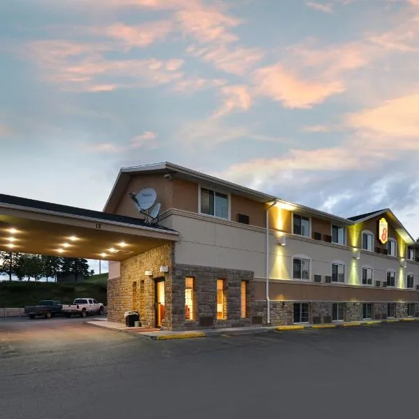 Super 8 by Wyndham Minot Airport, hotell i Minot