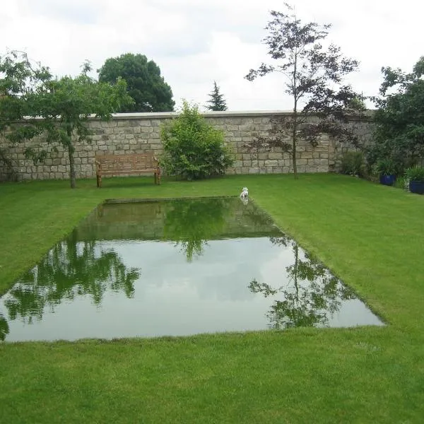 Le Clos Xavianne – hotel w mieście Ribécourt-la-Tour