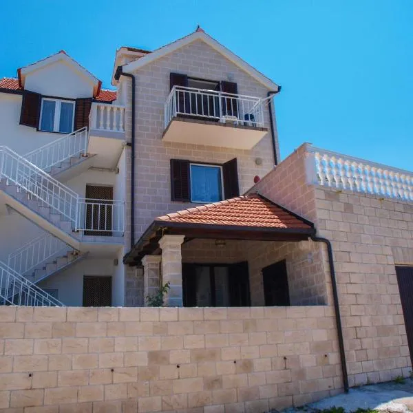 Apartments Vukovic, מלון בפוסטירה