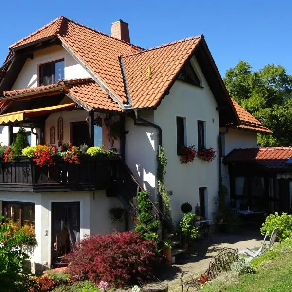 Ferienwohnung Panorama, hotelli kohteessa Rauenstein