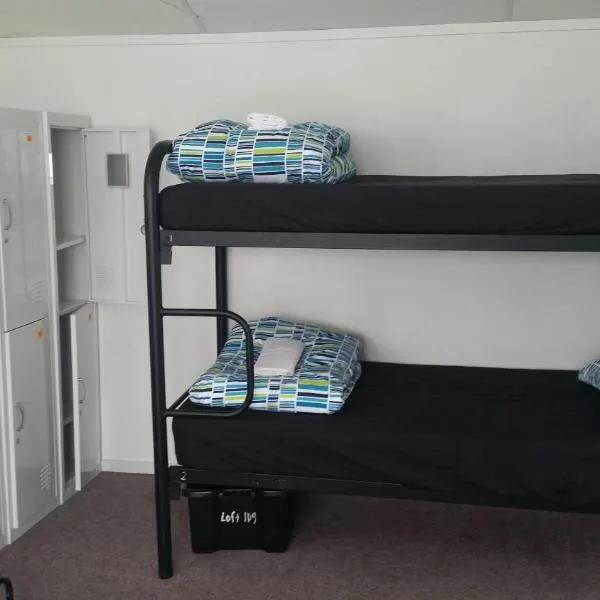 Loft 109 Backpackers Hostel, hotel en Te Puna