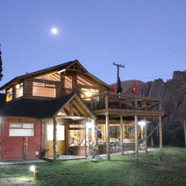Montaña Negra, hotel v destinaci Aluminé