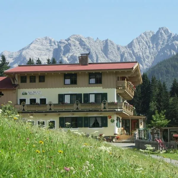 Ferienhof Obertenn, hotel v destinaci Hochfilzen