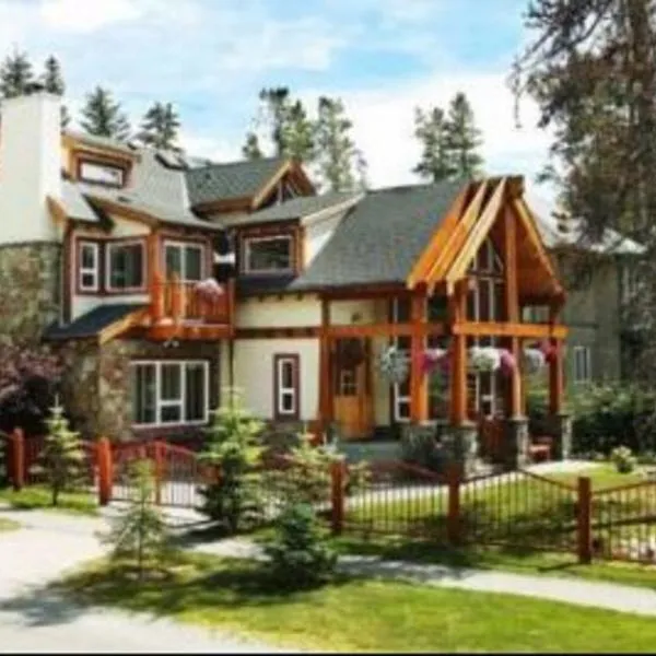 Beaujolais Boutique B&B at Thea's House- Adults Only, hotel in Banff