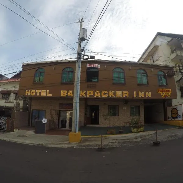 Backpacker Inn, hotel i Playa Bonita Village