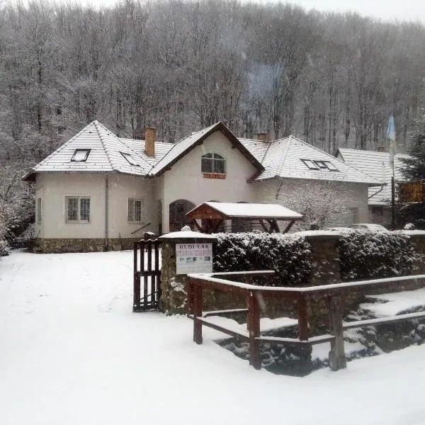 Hudi-Lak Vendégház, hotel in Kishuta