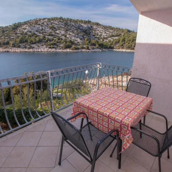 Apartments Mama, hotel a Rogoznica (Rogosnizza)