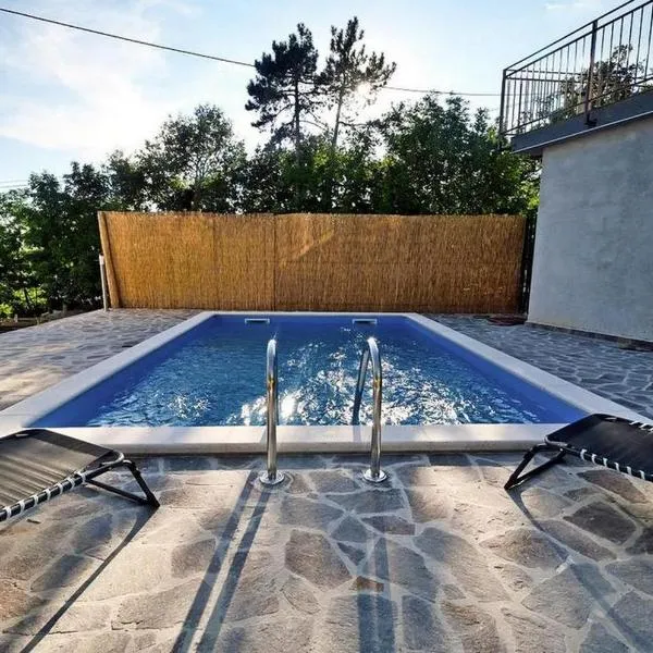 Holiday House Eda with Private Pool, hotell i Livade