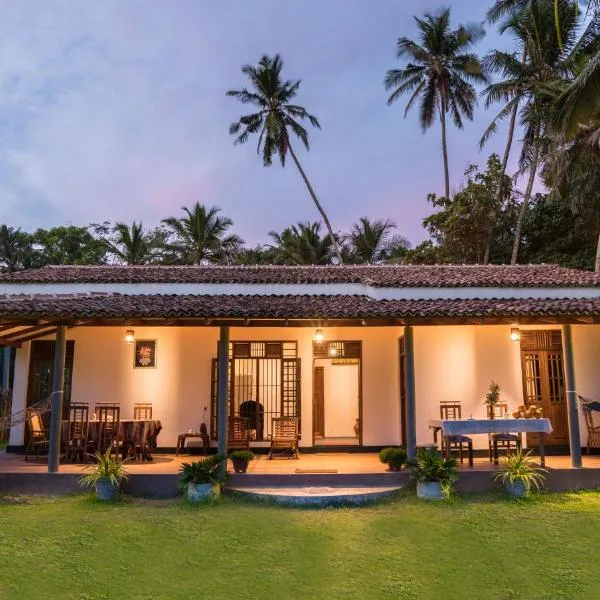 Peak House, hotel v destinaci Hiriketiya