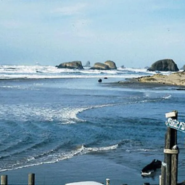 Webb's Scenic Surf, hotel di Cannon Beach