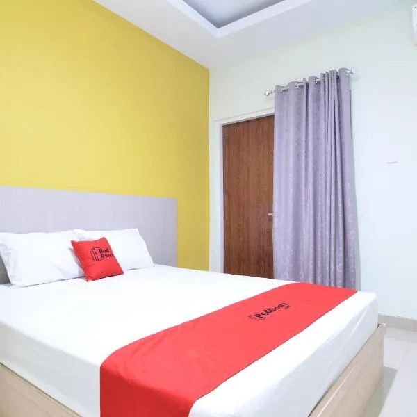 RedDoorz near Museum Keraton Surakarta, hotel in Solo