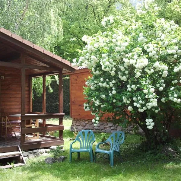 Les chalets Quazemi à Casteil, hotel v destinaci Casteil
