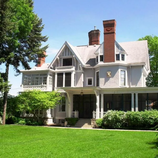 Alexander Mansion Bed & Breakfast, hotel em Winona