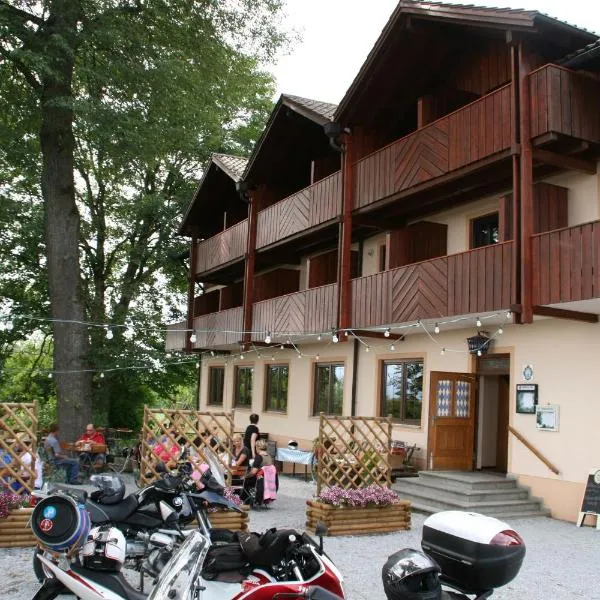 Berggasthof Hinhart, hotel di Regen