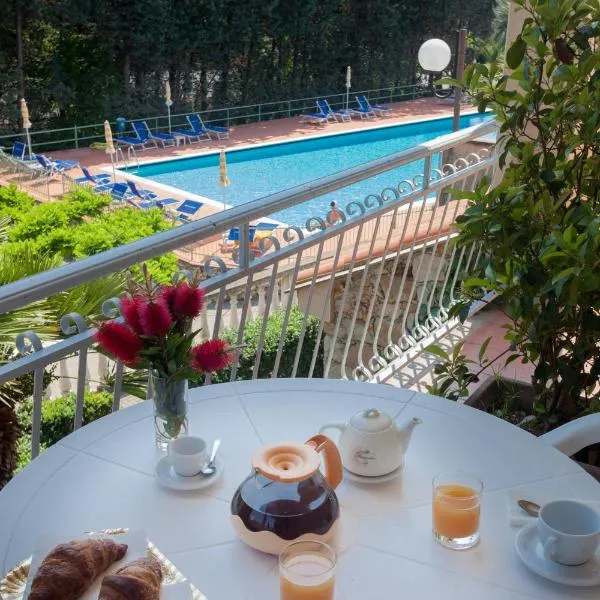 Residence Pian Dei Boschi, hotel v destinaci Pietra Ligure