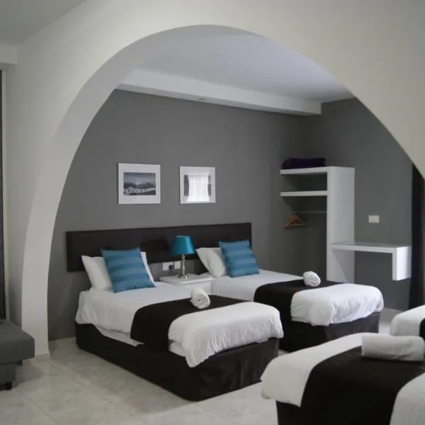 Buccaneers Boutique Guest House, hotel di St Paul's Bay