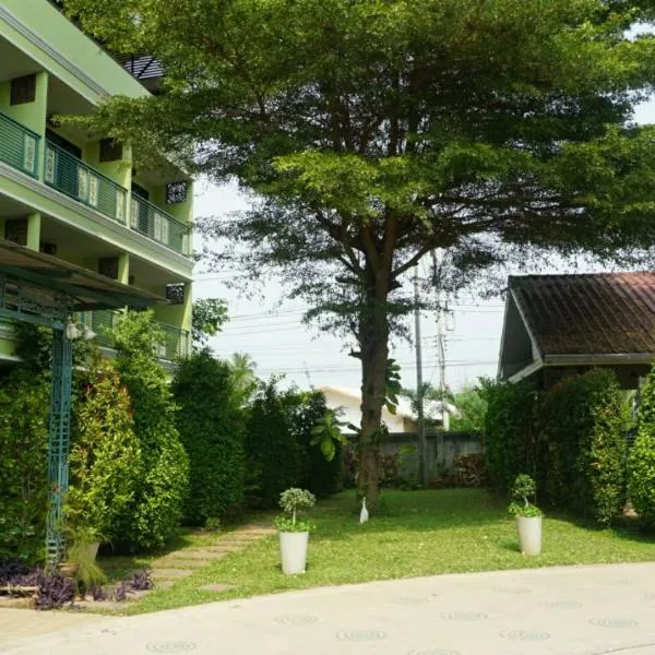 Garden Corner Resort & Hotel, hotel in Ban Wat Chan