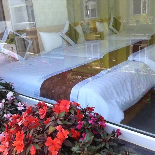 Mr Rot's Secret Hotel, hotel Da Latban
